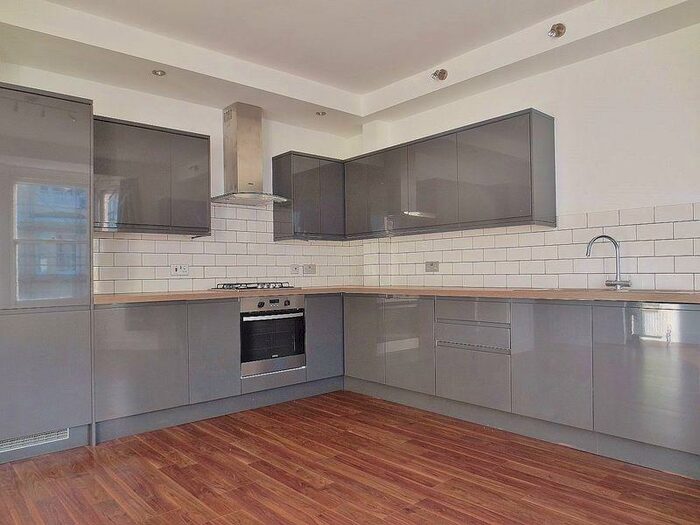 2 Bedroom Flat To Rent In Queens Park Road, Brighton, BN2