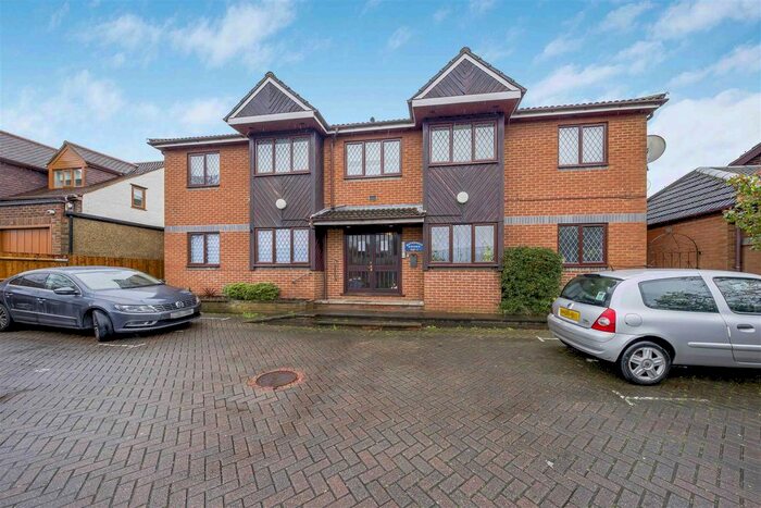 1 Bedroom Flat To Rent In Old Watford Road, Bricket Wood, St. Albans, AL2