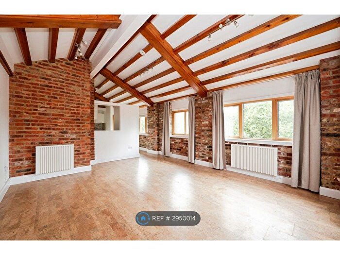 1 Bedroom Flat To Rent In Smithbrook Kilns, Cranleigh, GU6