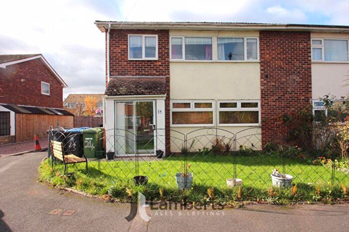 3 Bedroom Flat For Sale In Lords Lane, Studley, B80
