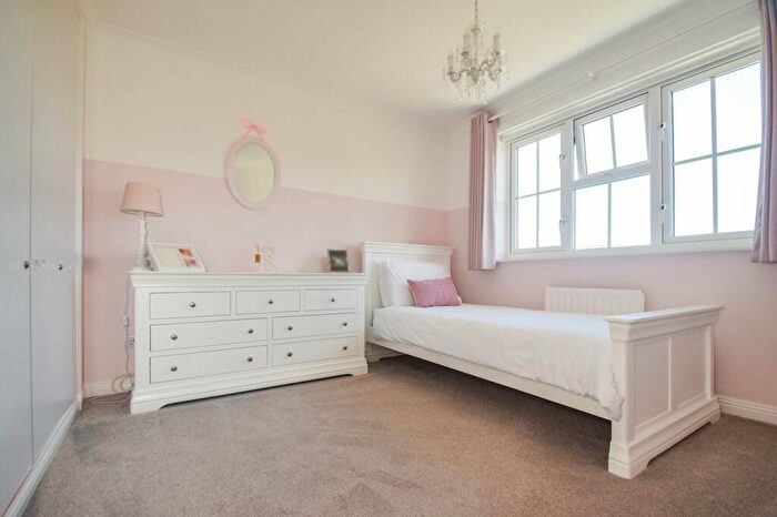 4 Bedroom Detached House For Sale In Grenadier Close, Rainham Gillingham, ME8
