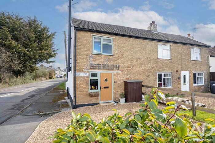 2 Bedroom Cottage For Sale In High Street, Mepal, Cambridgeshire, CB6