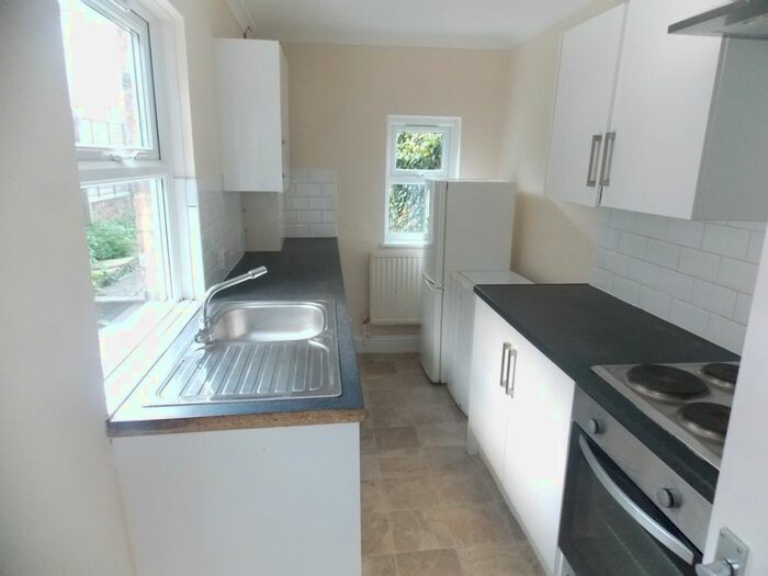 5 Bedroom Semi-Detached House To Rent In Antill Road, Mile End, E3