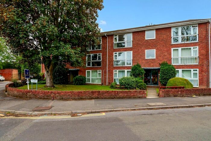 2 Bedroom Flat To Rent In Sycamore Court, Windsor, SL4