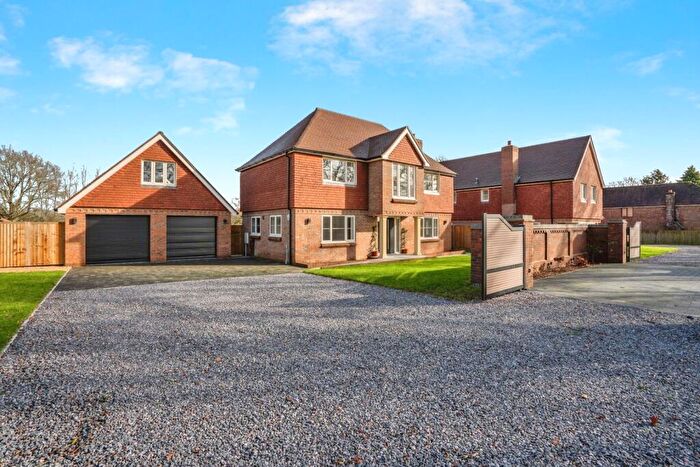 5 Bedroom Detached House For Sale In Southwick Road, North Boarhunt, Fareham, Hampshire, PO17