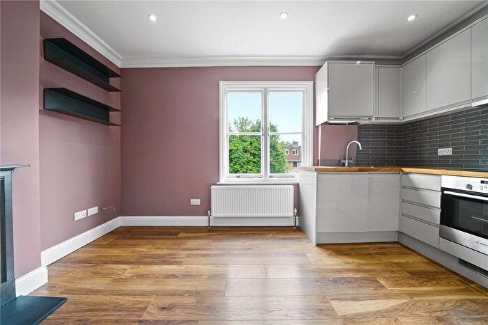 1 Bedroom Flat To Rent In Crescent Grove, Clapham Common, SW4