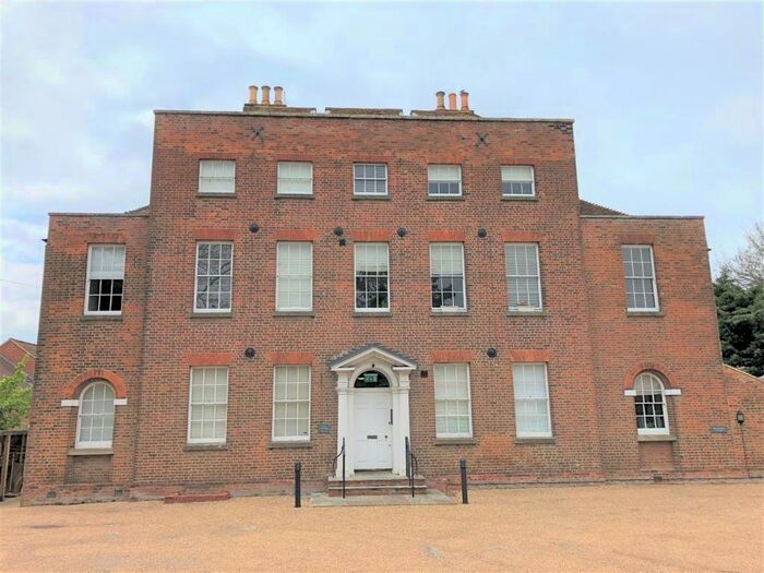 1 Bedroom Apartment To Rent In Lesser Knowlesthorpe, Barton Mill Road, Canterbury, CT1