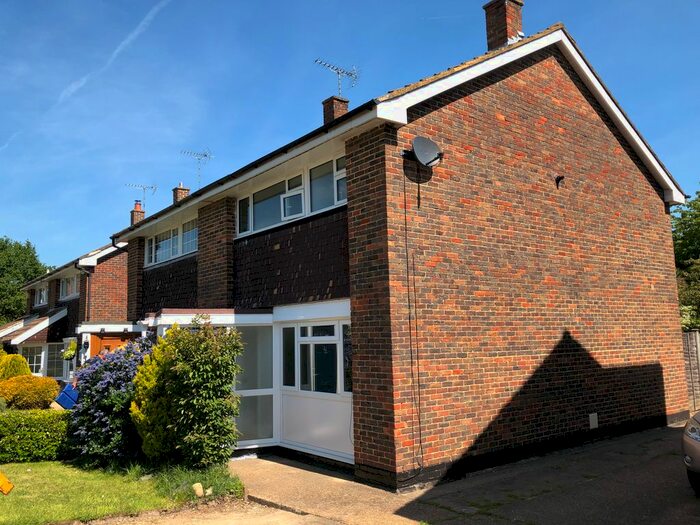 3 Bedroom Semi-Detached House To Rent In Fitzroy Crescent, Reading, RG5