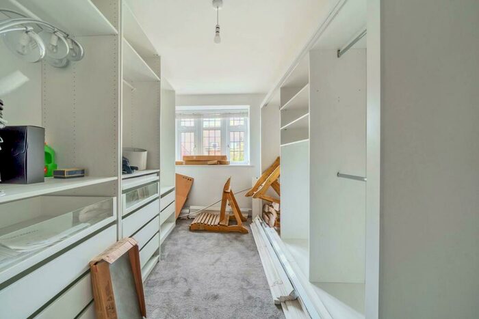 3 Bedroom Flat To Rent In Acorn Way, Orpington, BR6