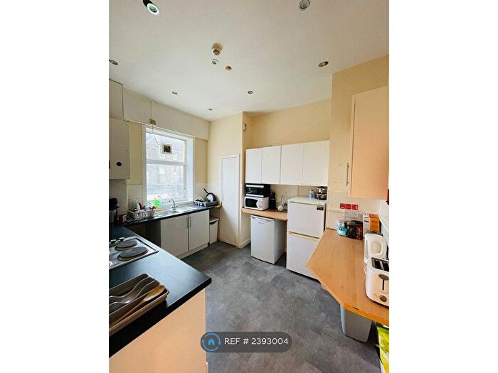 6 Bedroom Flat To Rent In Fulbar Street, Rendrew, PA4
