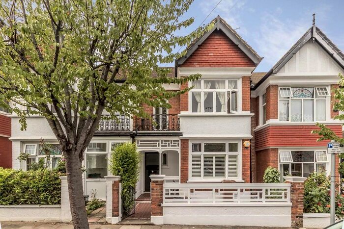 4 Bedroom Property To Rent In The Crescent, London, SW19