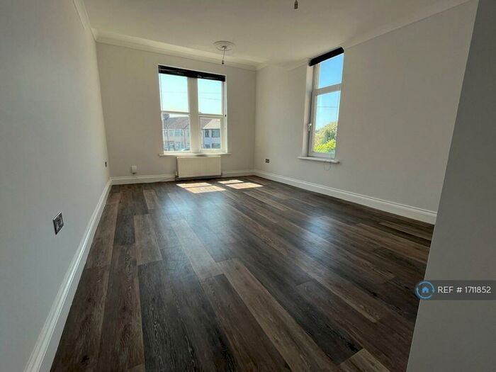 2 Bedroom Maisonette To Rent In Justice Road, Bristol, BS16