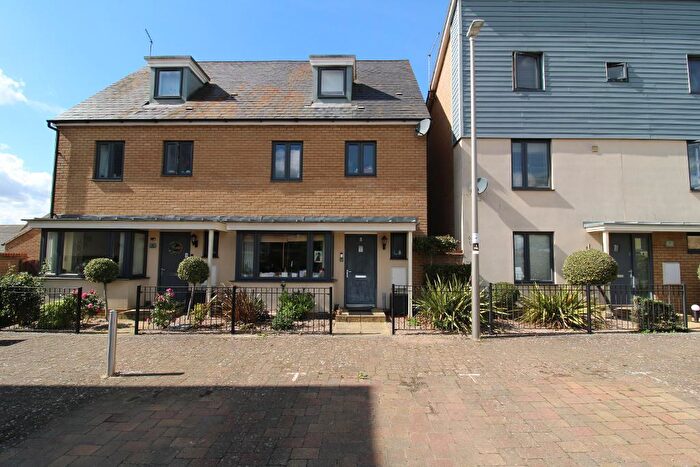 4 Bedroom Semi-Detached House For Sale In Merino Green, Oakridge Park, Milton Keynes, MK14