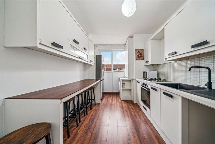 3 Bedroom Flat To Rent In Iron Mill Road, London, SW18