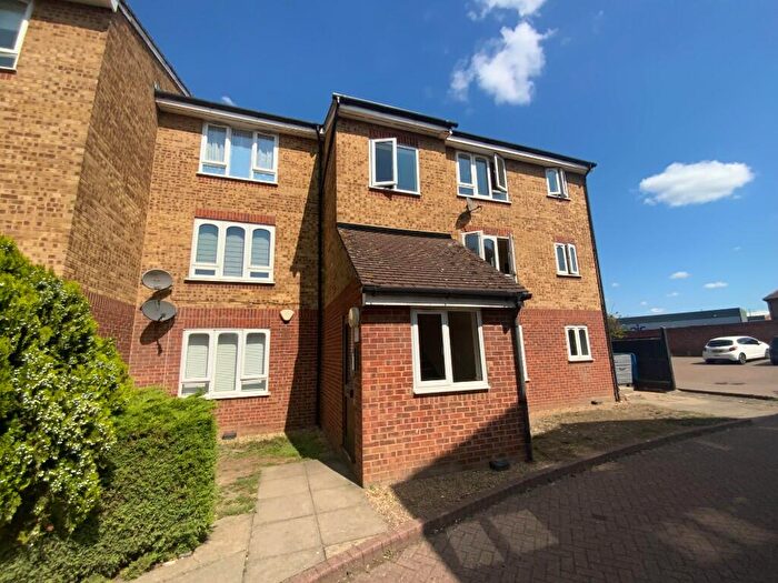 1 Bedroom Flat To Rent In Frazer Close, Romford, London, RM1