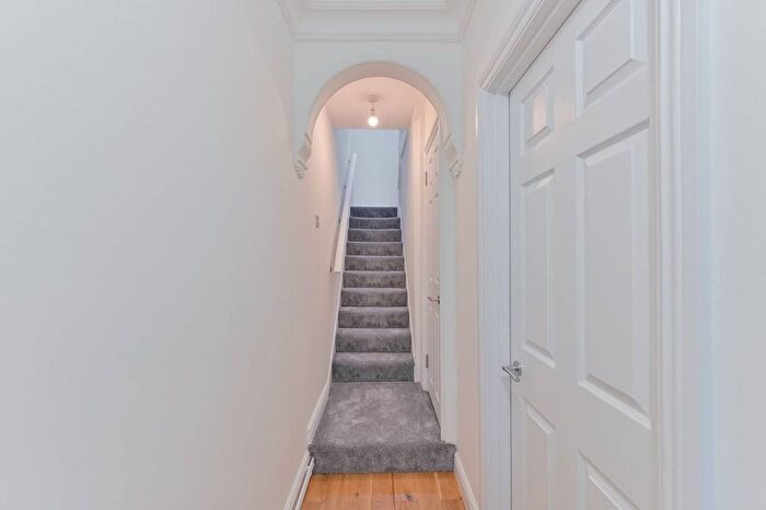 2 Bedroom Flat For Sale In Congleton Grove, Plumstead, London, SE18