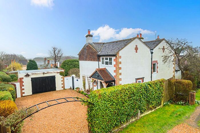 4 Bedroom Detached House For Sale In Fernhill Lane, Farnham, GU9