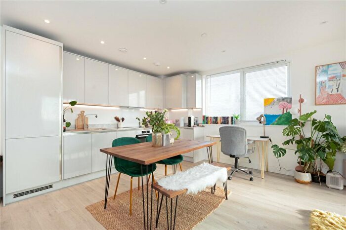 1 Bedroom Apartment To Rent In Lismore Boulevard, London, Barnet, NW9