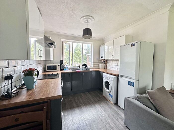 3 Bedroom Flat For Sale In Branksome Wood Road, Poole, BH12