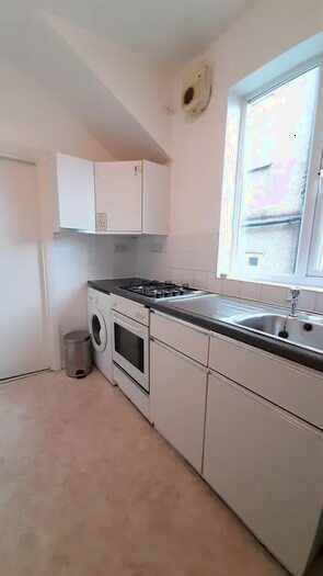 1 Bedroom Flat To Rent In Reeves Avenue, Kingsbury NW9