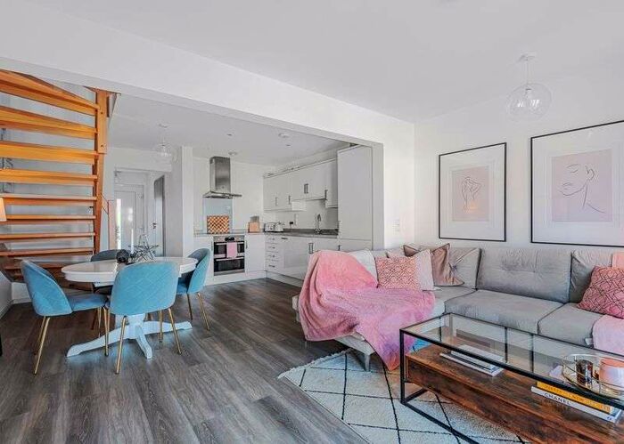 2 Bedroom Property To Rent In Hull Lane, Bicester, OX25