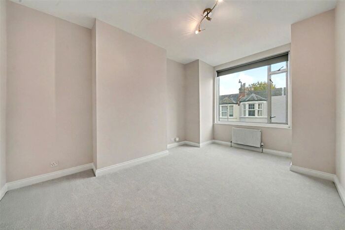 3 Bedroom Flat For Sale In Leslie Road, East Finchley, London, N2