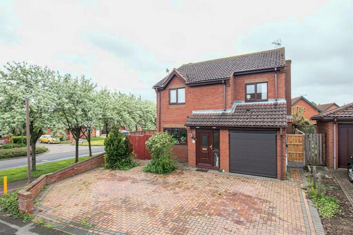 4 Bedroom Property To Rent In Quince Close, Walnut Tree, Milton Keynes, MK7