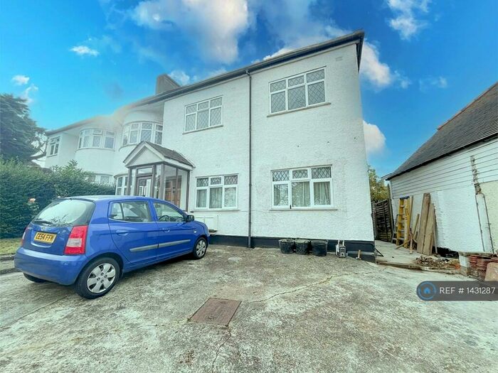 2 Bedroom Maisonette To Rent In Endersleigh Gardens, London, NW4