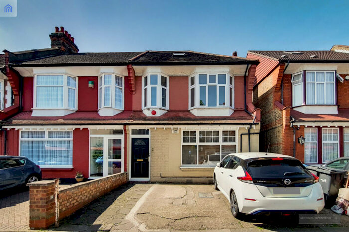 2 Bedroom Flat To Rent In Hazelwood Lane, Palmers Green, N13