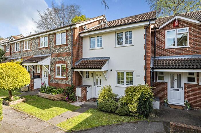 3 Bedroom House To Rent In Spruce Drive, Lightwater, GU18