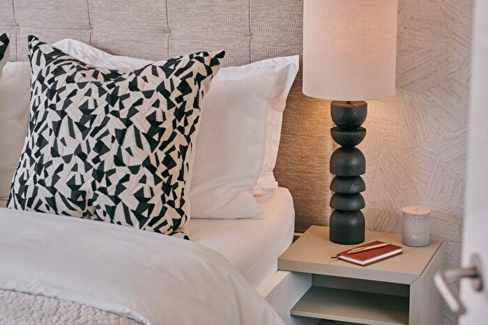 1 Bedroom Apartment To Rent In The Octagon, Birmingham, B3