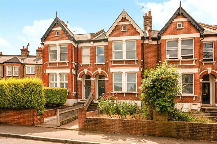 3 Bedroom Apartment For Sale In Underhill Road, East Dulwich, London, SE22