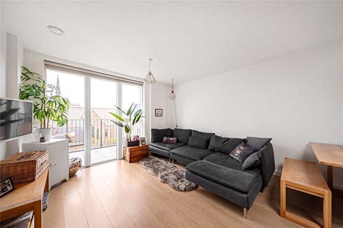 2 Bedroom Flat For Sale In Roehampton Lane, London, SW15
