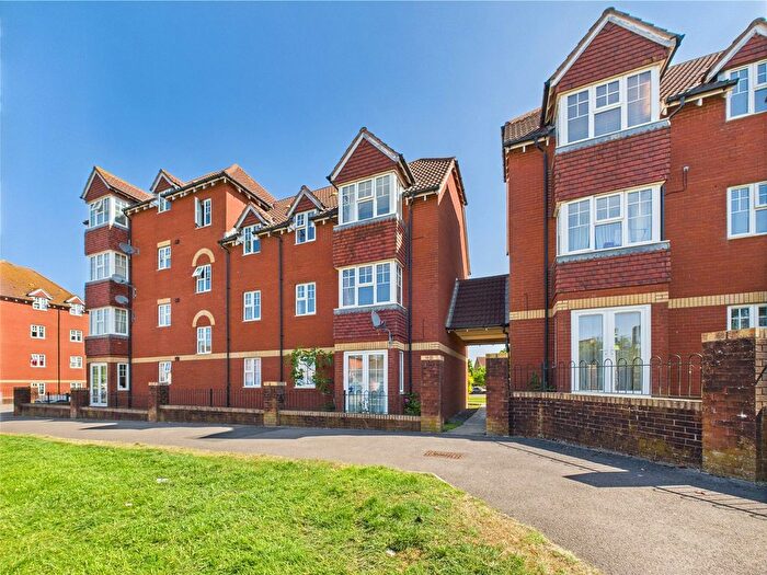 2 Bedroom Flat To Rent In Pinkers Mead, Bristol, BS16