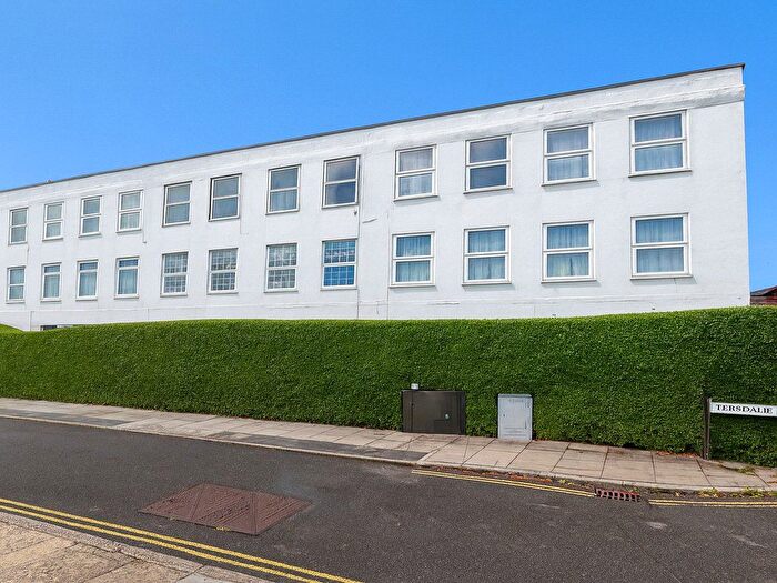 2 Bedroom Flat For Sale In Greenford Road, Greenford, Greater London, UB6