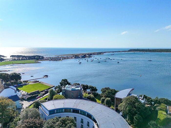 4 Bedroom Apartment To Rent In Mudeford, Christchurch, BH23