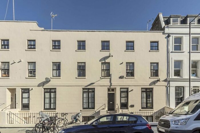 3 Bedroom Flat To Rent In Blythe Road, London, W14