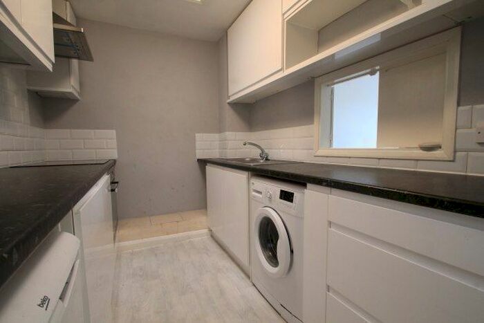 2 Bedroom Flat To Rent In Deptford High Street, London, SE8