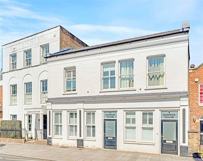 1 Bedroom Flat For Sale In Garrick House, Hampton Hill, TW12