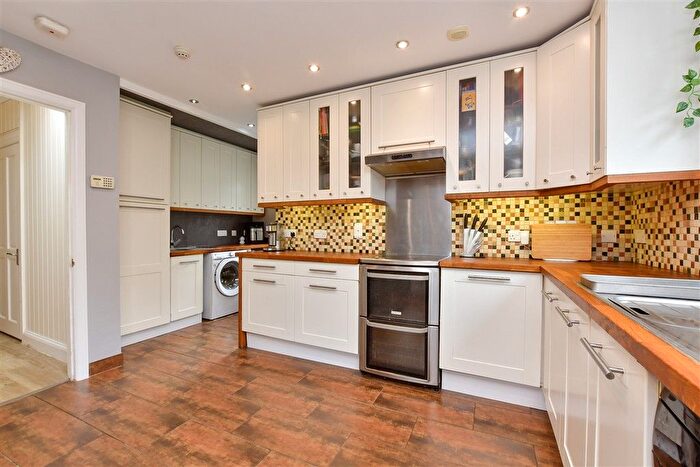 3 Bedroom Chalet For Sale In Dorking Road, Tadworth, Surrey, KT20