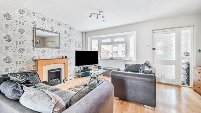 3 Bedroom End Of Terrace House For Sale In Marston Avenue, Dagenham, RM10