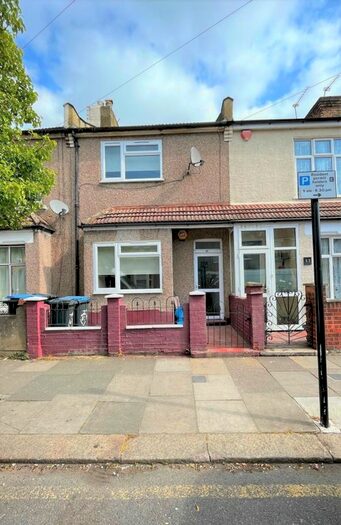 3 Bedroom Terraced House To Rent In Monmouth Road, London, N9