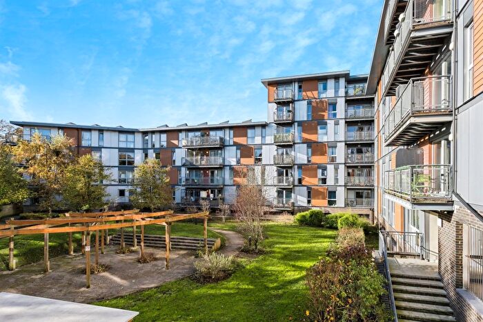 2 Bedroom Flat For Sale In Commonwealth Drive, Crawley, RH10