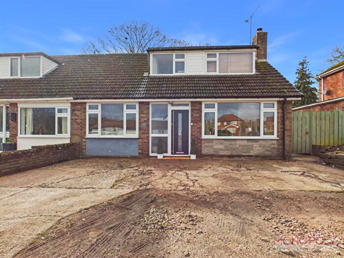 3 Bedroom Semi-Detached Bungalow For Sale In Wrexham Road, Cefn-Y-Bedd, Wrexham, LL12