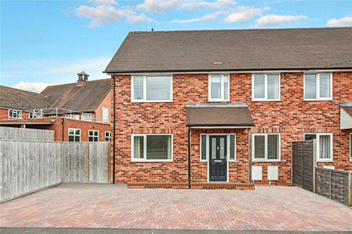 3 Bedroom Semi-Detached House To Rent In Ernest Road, Didcot, OX11