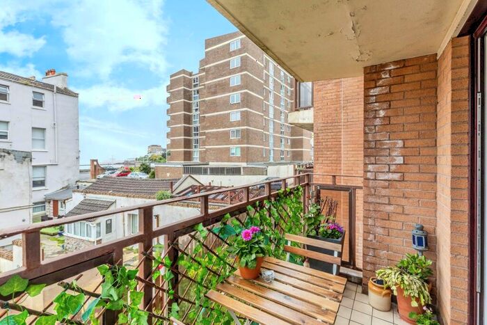 1 Bedroom Flat For Sale In Knightstone Road, Weston-super-Mare, Somerset, BS23