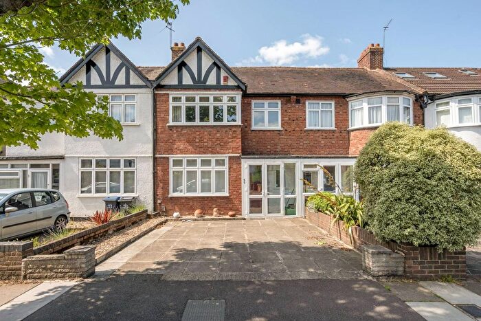 4 Bedroom Semi-Detached House To Rent In Aylward Road, Raynes Park, London, SW20