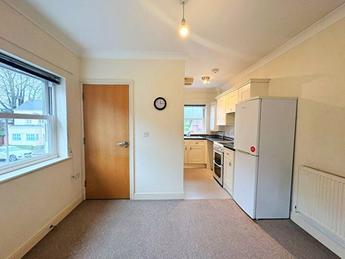 2 Bedroom Flat To Rent In Victoria Street, Taunton, Somerset, TA1