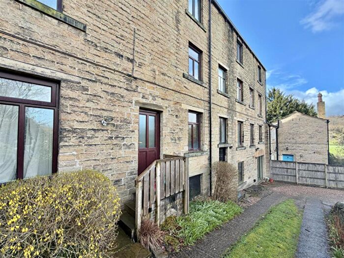 1 Bedroom Apartment To Rent In Penistone Road, Fenay Bridge, Huddersfield, HD8