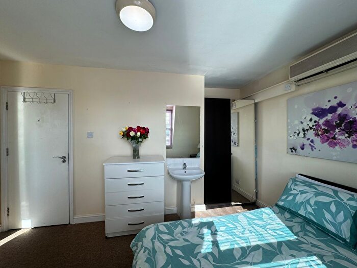 Studio To Rent In Cromwell Road, London, SW7